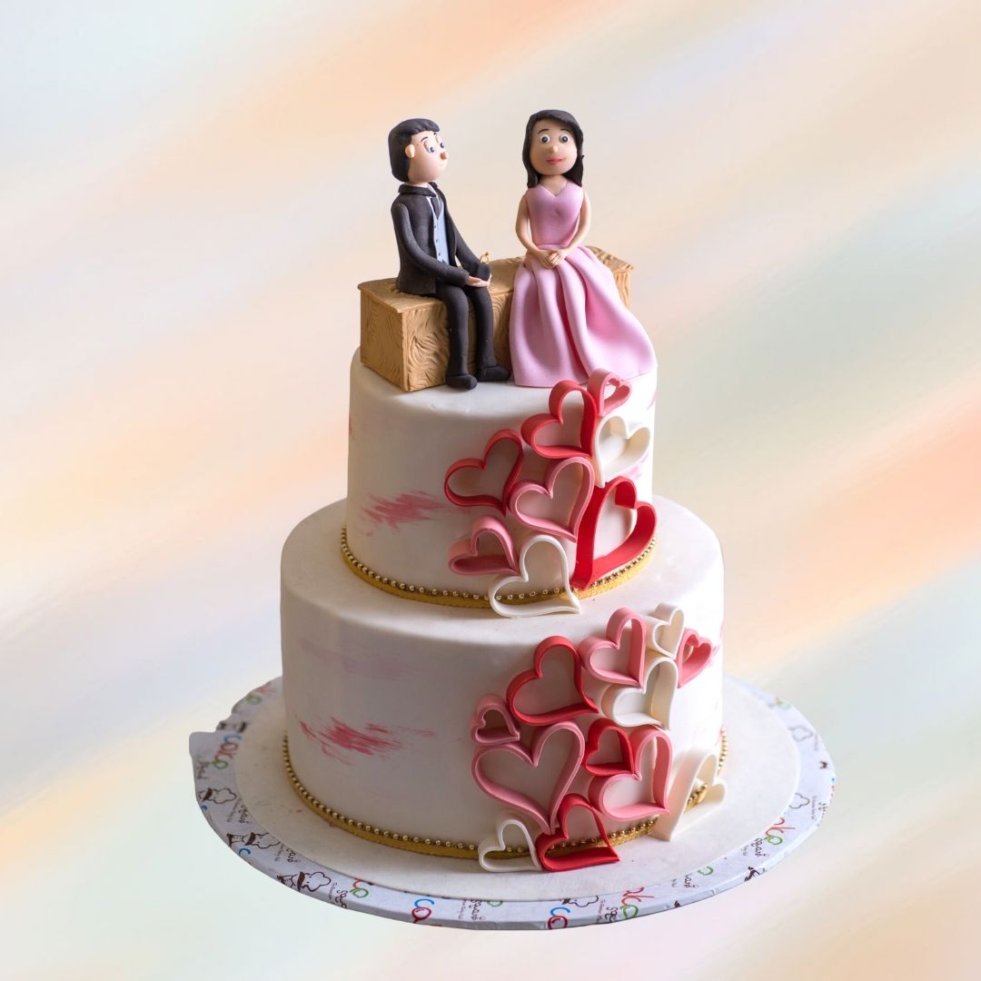 Cute-couple-cake-for-wedding-cake-and-engagement-cake