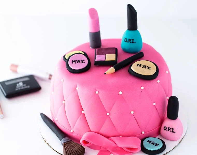 Makeup-Cake-5